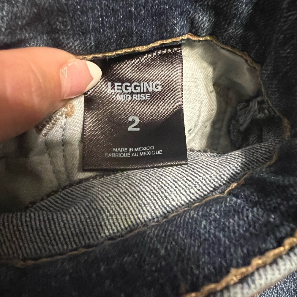 Express Mid Rise Jegging Size 2 - Picture 5 of 5